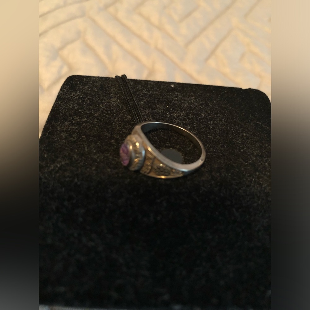Class ring - Picture 3 of 3